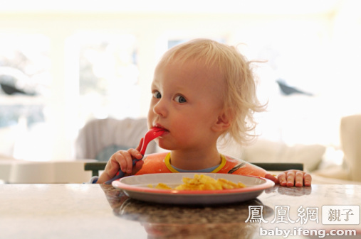 婴幼儿吃鸡蛋讲究多 第一次别吃蛋黄