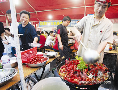 品牌意识淡薄　武汉小龙虾恐步香辣蟹后尘